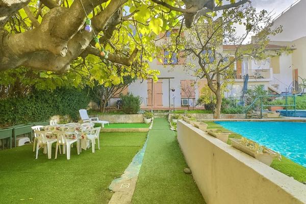 Maison, secteur les Chartreux, bas de Montolivet, 13004 MARSEILLE, terrasses, piscine, terrain arboré, garage et dépendances