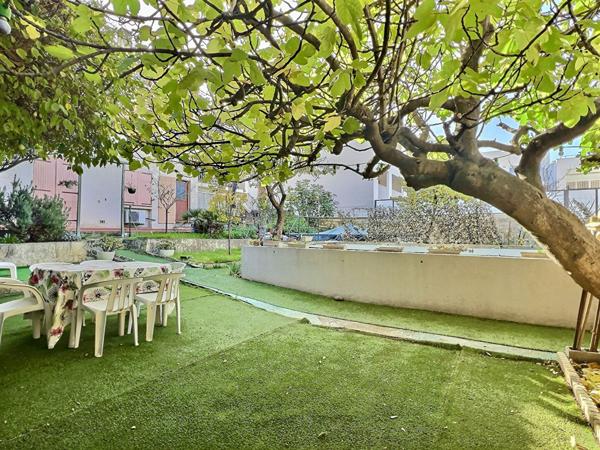 Maison, secteur les Chartreux, bas de Montolivet, 13004 MARSEILLE, terrasses, piscine, terrain arboré, garage et dépendances