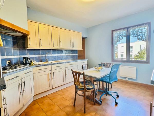 Maison, secteur les Chartreux, bas de Montolivet, 13004 MARSEILLE, terrasses, piscine, terrain arboré, garage et dépendances