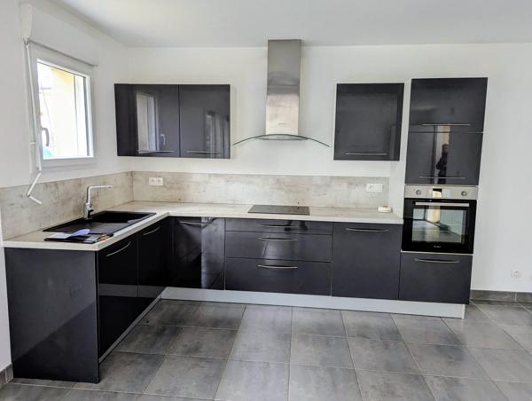 À vendre - Maison contemporaine, 4 pièces située à Amboise (37400)