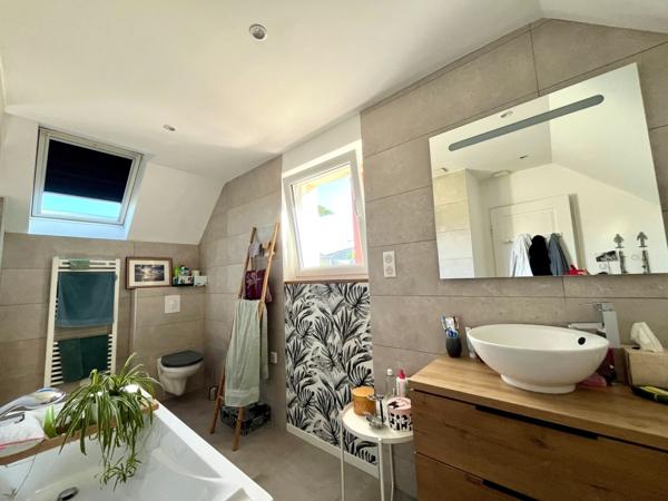 Maison
                                                                                                                                                                                                                                                                                                                        3 pièce(s)                                                                                                                                                                                                          2 chambre(s)                                                                                                                                                                                                          96  m²