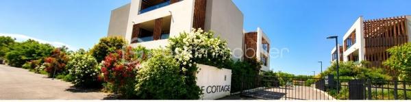 T2 de 41 m² avec terrasse, jardin et parking – Sud de Perpignan – Résidence sécurisé Le Cottage (2021)
Situé au sud de Perpignan, dans la résidence récente Le Cottage (2021), venez découvrir ce bel appartement T2 de 41 m² en rez-de-chaussée, parfaitement entretenu, offrant un état proche du neuf.
L’appartement se compose d’une agréable pièce de vie lumineuse avec cuisine ouverte, d’une chambre confortable, d’une salle d’eau moderne ainsi que de rangements fonctionnels et wc indépendant. 
Vous profiterez également d’une terrasse de 7 m² prolongée par un jardin privatif d’environ 20 à 25 m², idéal pour vos repas en extérieur, moments de détente espace végétalisé.
Une place de parking privative complète ce bien.
Les atouts : • Résidence récente de 2021
• Rez-de-chaussée pratique et accessible
• Terrasse + jardin privatif
• Place de stationnement
• Appartement propre, très bon état, aucun travaux à prévoir
• Secteur recherché au sud de Perpignan
• Idéal résidence principale ou investissement locatif
•Résidence sécurisé 
•Locataire en place sérieux depuis 2021 loyer 590€cc

Un bien rare sur le secteur, à découvrir rapidement.