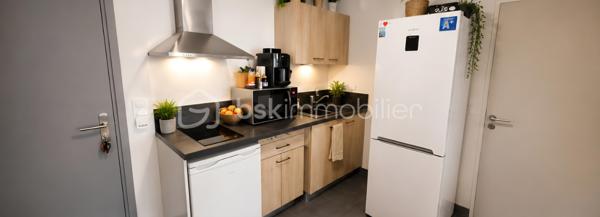 T2 de 41 m² avec terrasse, jardin et parking – Sud de Perpignan – Résidence sécurisé Le Cottage (2021)
Situé au sud de Perpignan, dans la résidence récente Le Cottage (2021), venez découvrir ce bel appartement T2 de 41 m² en rez-de-chaussée, parfaitement entretenu, offrant un état proche du neuf.
L’appartement se compose d’une agréable pièce de vie lumineuse avec cuisine ouverte, d’une chambre confortable, d’une salle d’eau moderne ainsi que de rangements fonctionnels et wc indépendant. 
Vous profiterez également d’une terrasse de 7 m² prolongée par un jardin privatif d’environ 20 à 25 m², idéal pour vos repas en extérieur, moments de détente espace végétalisé.
Une place de parking privative complète ce bien.
Les atouts : • Résidence récente de 2021
• Rez-de-chaussée pratique et accessible
• Terrasse + jardin privatif
• Place de stationnement
• Appartement propre, très bon état, aucun travaux à prévoir
• Secteur recherché au sud de Perpignan
• Idéal résidence principale ou investissement locatif
•Résidence sécurisé 
•Locataire en place sérieux depuis 2021 loyer 590€cc

Un bien rare sur le secteur, à découvrir rapidement.