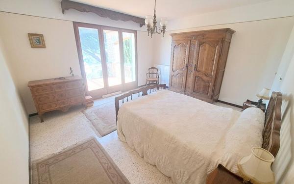 Maison à vendre    4 pièces • 191 m2 Six-Fours-les-Plages