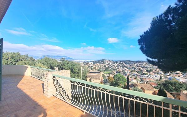 Maison à vendre    4 pièces • 191 m2 Six-Fours-les-Plages