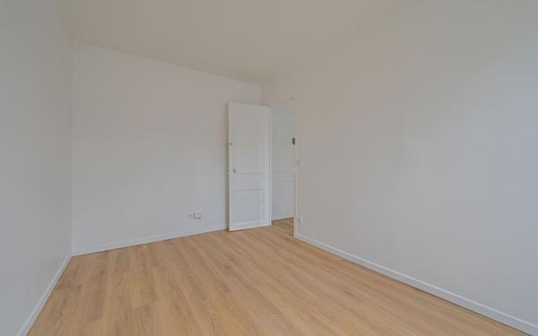 Appartement à vendre    2 pièces • 29,08 m2 Paris 18
