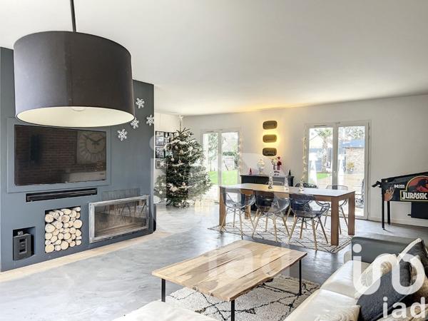 Maison traditionnelle 9 pièces de 256 m² à Tournan-en-Brie (77220)