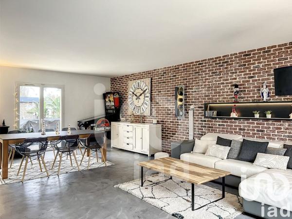 Maison traditionnelle 9 pièces de 256 m² à Tournan-en-Brie (77220)