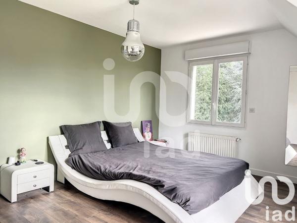 Maison traditionnelle 9 pièces de 256 m² à Tournan-en-Brie (77220)