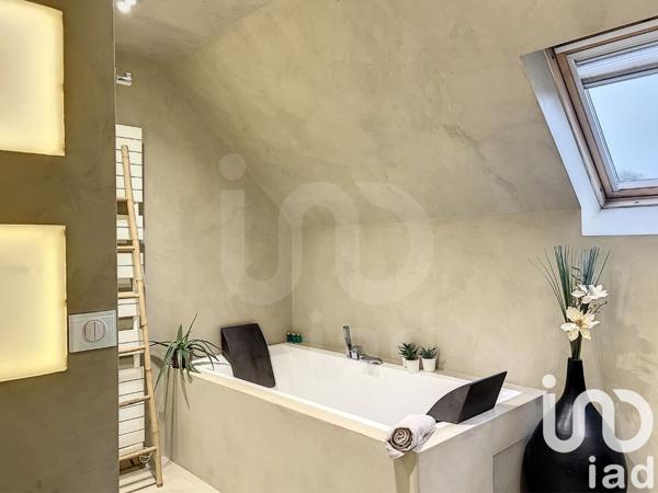 Maison traditionnelle 9 pièces de 256 m² à Tournan-en-Brie (77220)