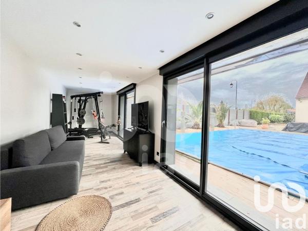 Maison traditionnelle 9 pièces de 256 m² à Tournan-en-Brie (77220)