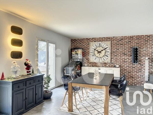 Maison traditionnelle 9 pièces de 256 m² à Tournan-en-Brie (77220)