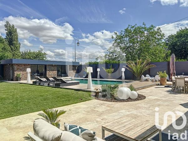 Maison traditionnelle 9 pièces de 256 m² à Tournan-en-Brie (77220)