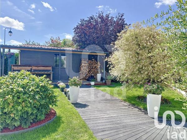 Maison traditionnelle 9 pièces de 256 m² à Tournan-en-Brie (77220)