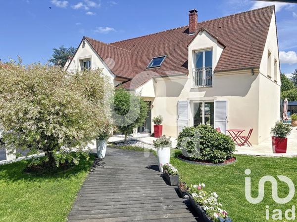 Maison traditionnelle 9 pièces de 256 m² à Tournan-en-Brie (77220)