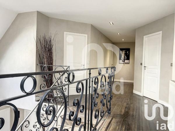 Maison traditionnelle 9 pièces de 256 m² à Tournan-en-Brie (77220)