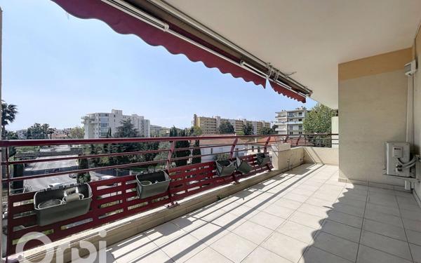 Appartement à vendre    3 pièces • 79,70 m2 Fréjus