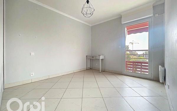 Appartement à vendre    3 pièces • 79,70 m2 Fréjus