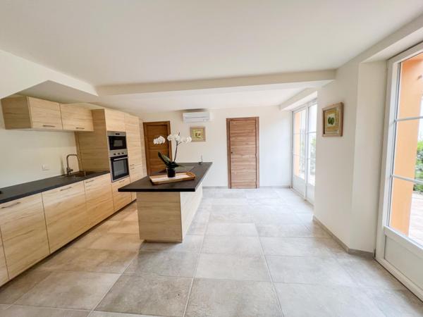 appartement à vendre  5 pièces - 147 m2 CAVALAIRE SUR MER - 83