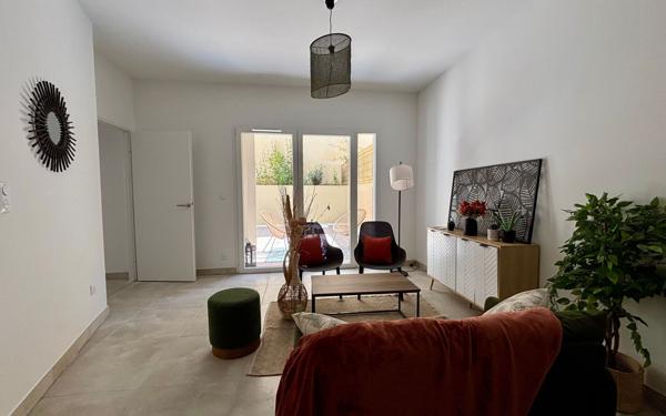 Appartement à vendre    3 pièces • 72 m2 Vauvert