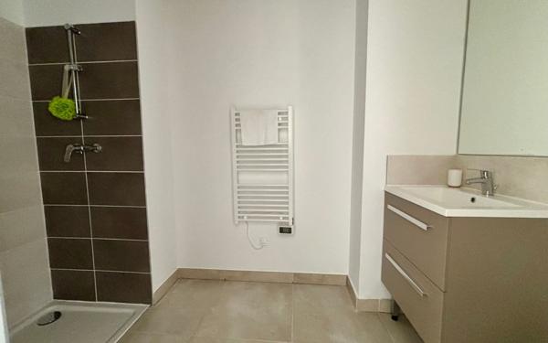 Appartement à vendre    3 pièces • 72 m2 Vauvert