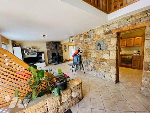 A Vendre à Perros-Guirec (22700) en Côtes-d'Armor, Pavillon de 2007, de type 6, d'une surface h...