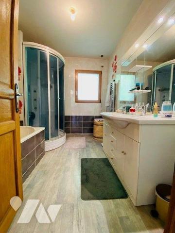 A Vendre à Perros-Guirec (22700) en Côtes-d'Armor, Pavillon de 2007, de type 6, d'une surface h...