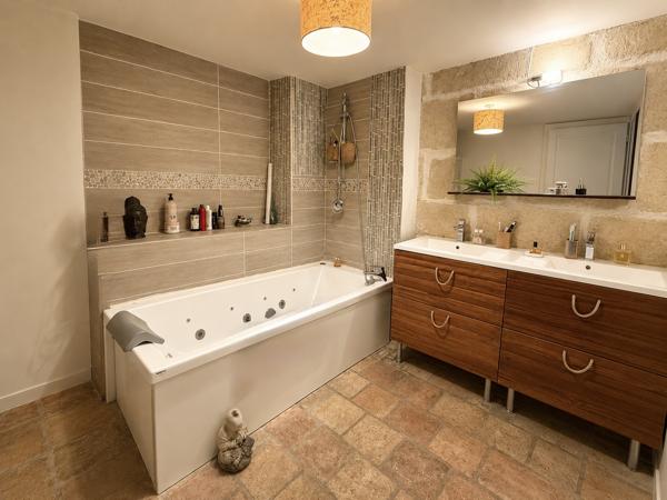 Appartement
         3 pièces
        - 105 m² 299 000 € *