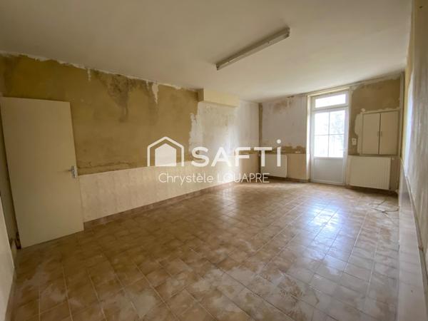 Maison ancienne à rénover avec chai et garage attenants