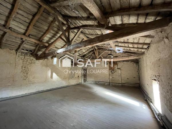 Maison ancienne à rénover avec chai et garage attenants
