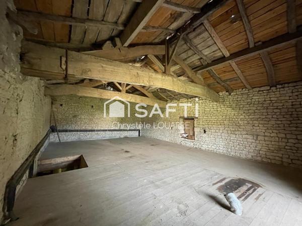 Maison ancienne à rénover avec chai et garage attenants