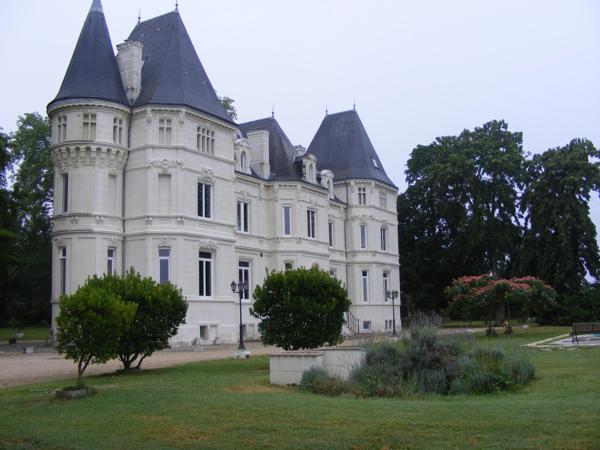 Cette propriété a tous les atouts pour concilier votre vie familiale et professionnel.