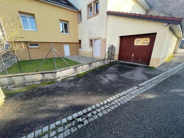 Maison mitoyenne F5 avec terrain, terrasse, parking et garage