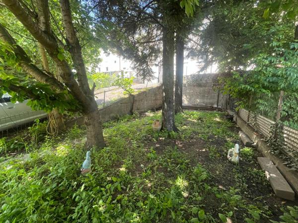 A vendre maison mitoyenne  3 pièces de  65 m2 avec grand garage sur terrain de 295 m2
