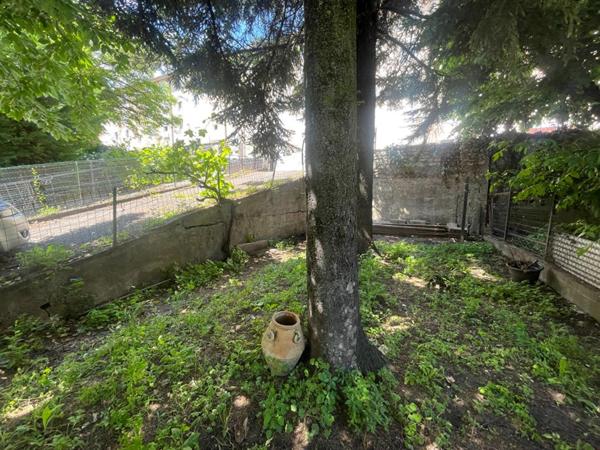 A vendre maison mitoyenne  3 pièces de  65 m2 avec grand garage sur terrain de 295 m2