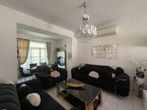 A vendre maison mitoyenne  3 pièces de  65 m2 avec grand garage sur terrain de 295 m2