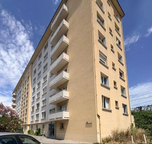 Vente                                                      Appartement
                        
                     3 pièces                      61 m2                     à Bourg-Lès-Valence