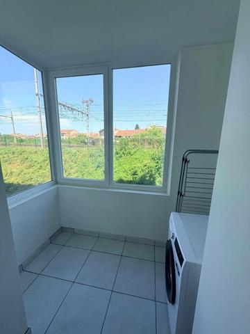 Vente                                                      Appartement
                        
                     3 pièces                      61 m2                     à Bourg-Lès-Valence