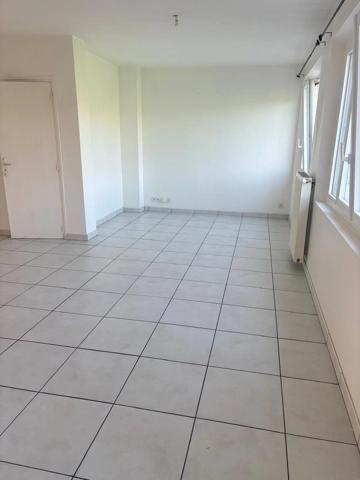 Vente                                                      Appartement
                        
                     3 pièces                      61 m2                     à Bourg-Lès-Valence