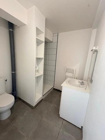 Vente                                                      Appartement
                        
                     3 pièces                      61 m2                     à Bourg-Lès-Valence