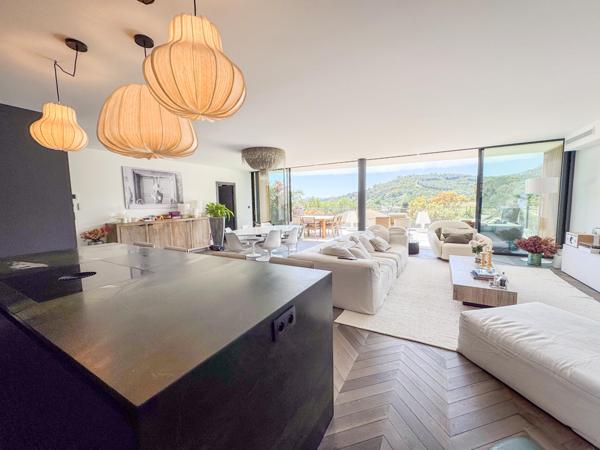 Appartement T4 à vendre  6 pièces - 185 m2 LE LAVANDOU - 83