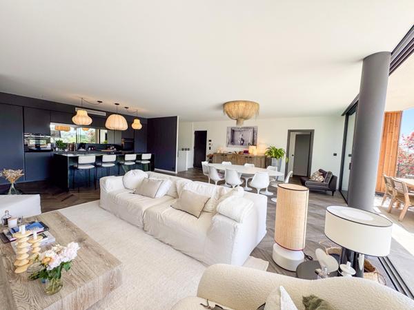 Appartement T4 à vendre  6 pièces - 185 m2 LE LAVANDOU - 83