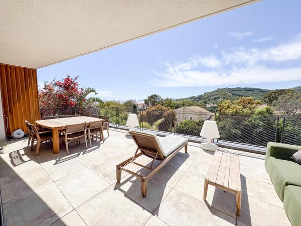 Appartement T4 à vendre  6 pièces - 185 m2 LE LAVANDOU - 83