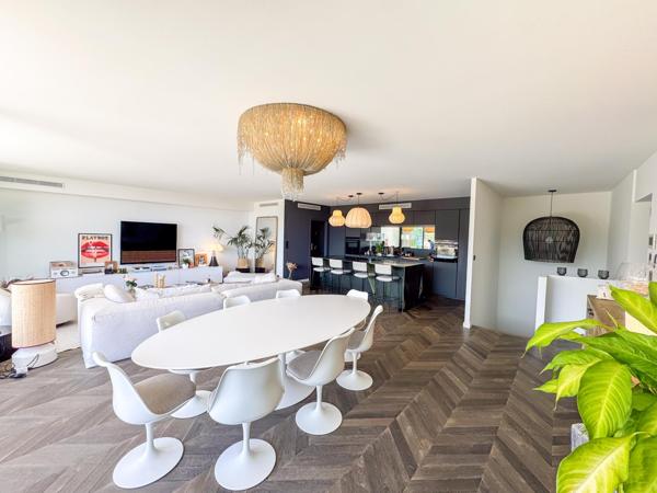 Appartement T4 à vendre  6 pièces - 185 m2 LE LAVANDOU - 83