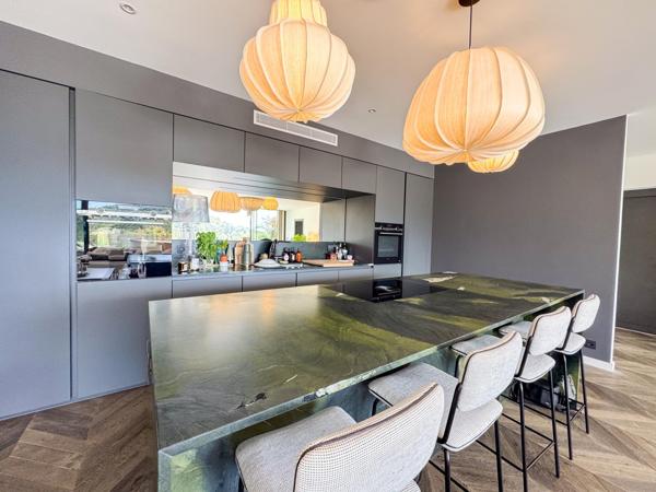 Appartement T4 à vendre  6 pièces - 185 m2 LE LAVANDOU - 83