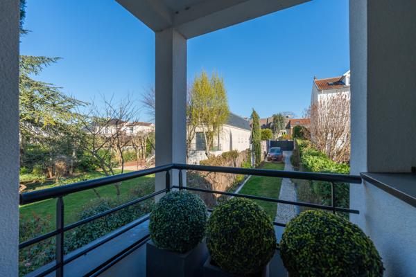 Maison d’architecte familiale avec jardin, à proximité des écoles internationales et du Parc de Saint-Cloud