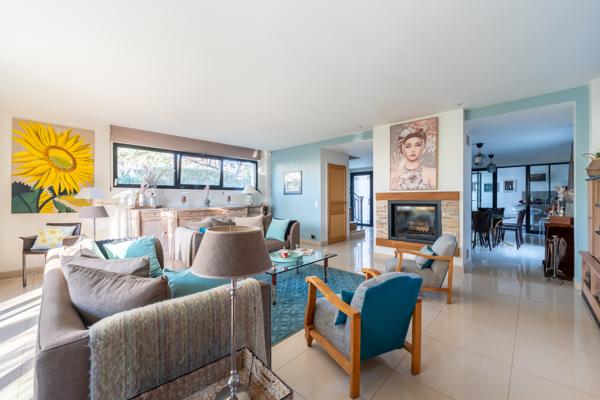 Maison d’architecte familiale avec jardin, à proximité des écoles internationales et du Parc de Saint-Cloud