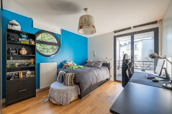 Maison d’architecte familiale avec jardin, à proximité des écoles internationales et du Parc de Saint-Cloud