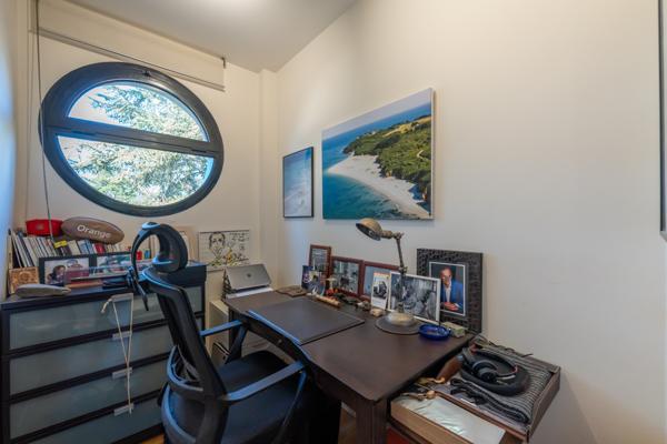Maison d’architecte familiale avec jardin, à proximité des écoles internationales et du Parc de Saint-Cloud
