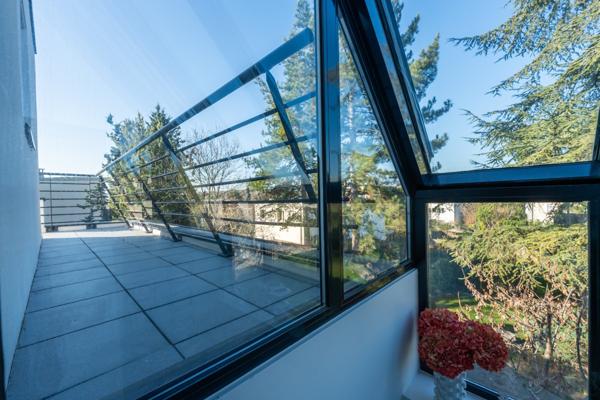 Maison d’architecte familiale avec jardin, à proximité des écoles internationales et du Parc de Saint-Cloud